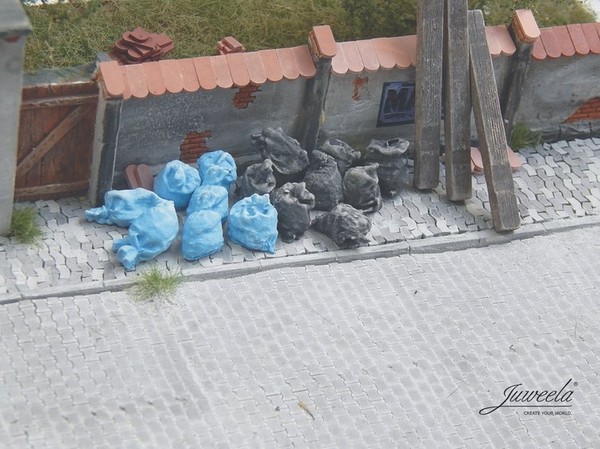 Niebieskie i czarne pełne worki na śmieci (20 sztuk)